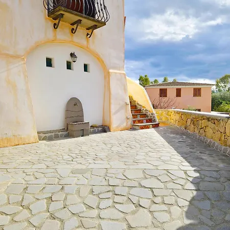 Prázdninový dům Mike House- Con Balcone A Sos Alinos Orosei